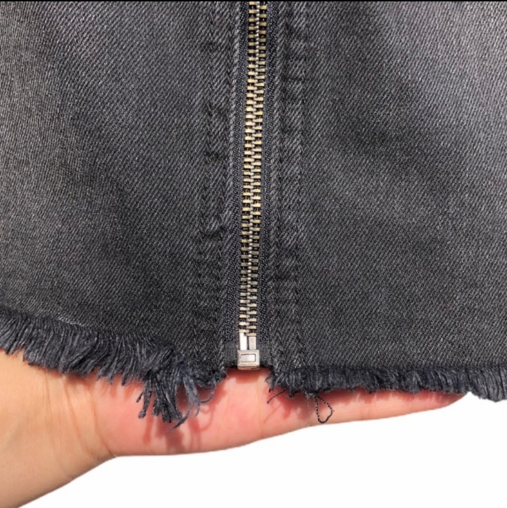 FREE PEOPLE ZIP HAVEN DISTRESSED RAW HEMLINE DEMIN SKIRT EUC SIZE 29 - Picture 5 of 12
